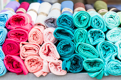 Telas y tejidos de tela por metros de algodón y poliéster